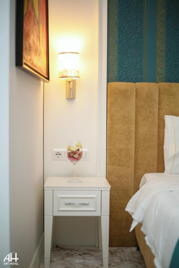 Art Hotel Tirana Esterno foto