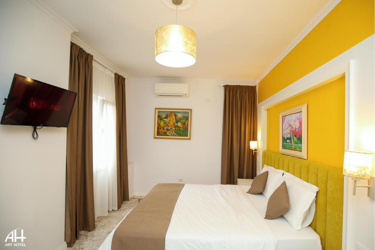 Art Hotel Tirana Esterno foto