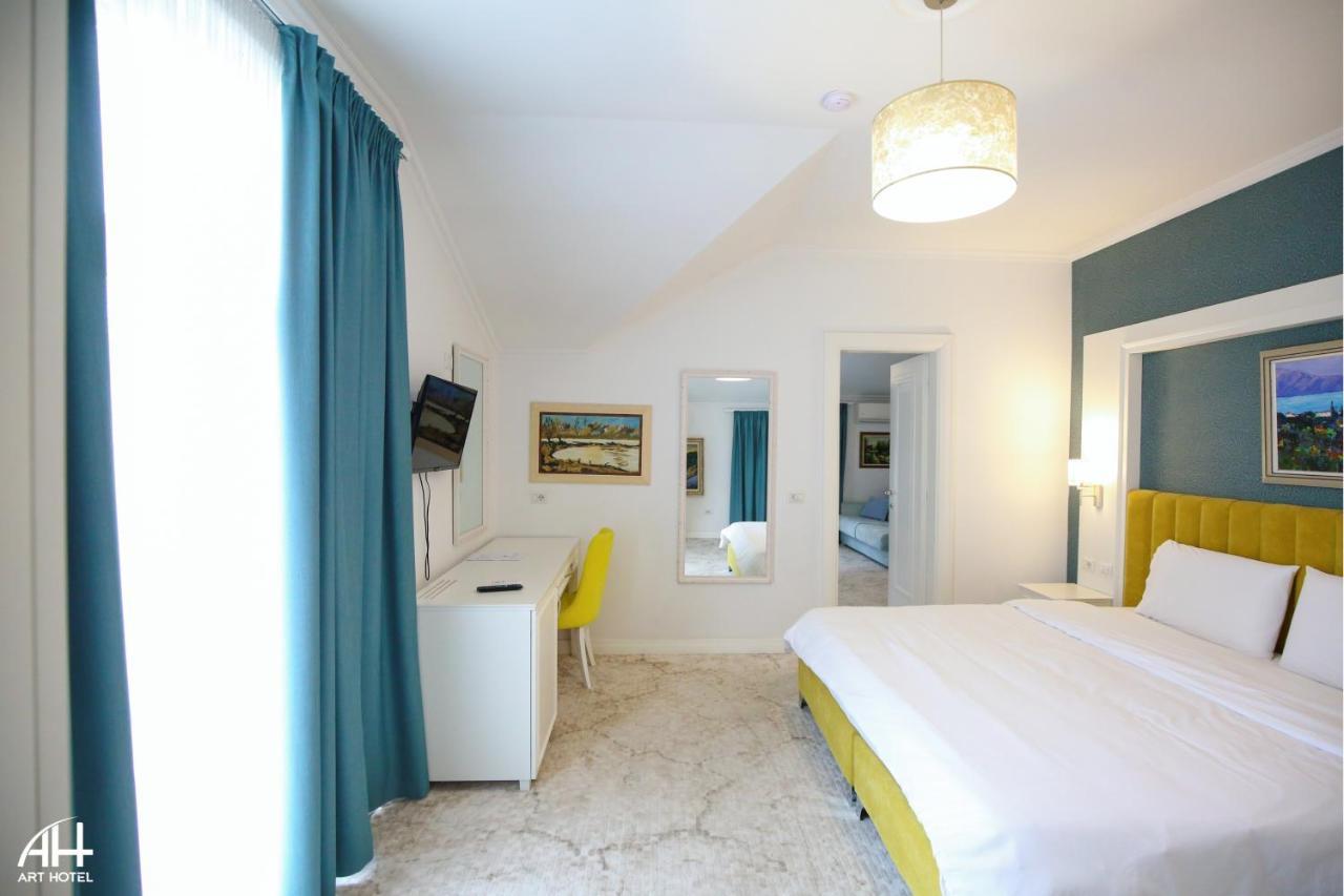 Art Hotel Tirana Esterno foto