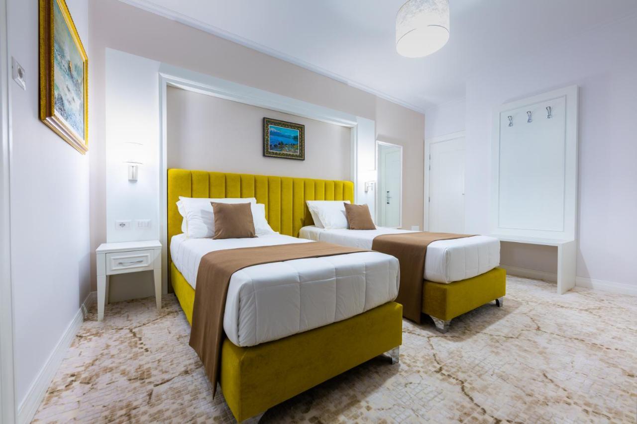 Art Hotel Tirana Esterno foto