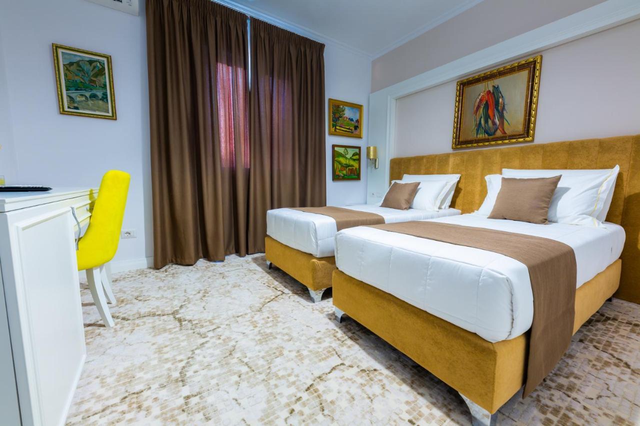 Art Hotel Tirana Esterno foto
