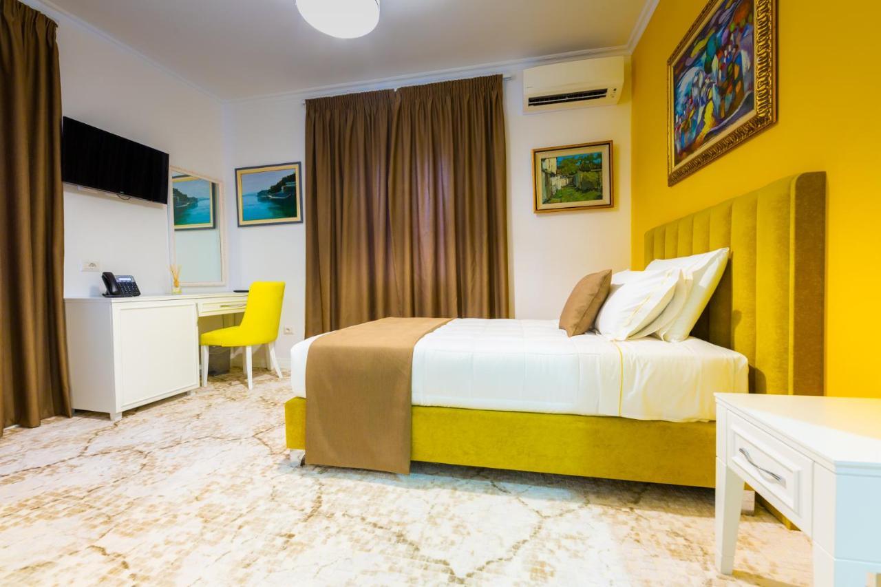 Art Hotel Tirana Esterno foto