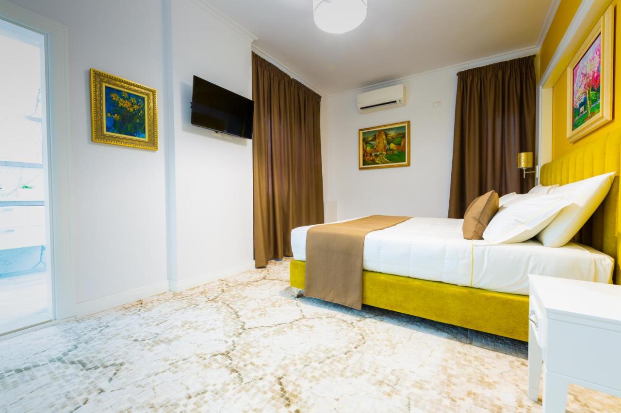 Art Hotel Tirana Esterno foto