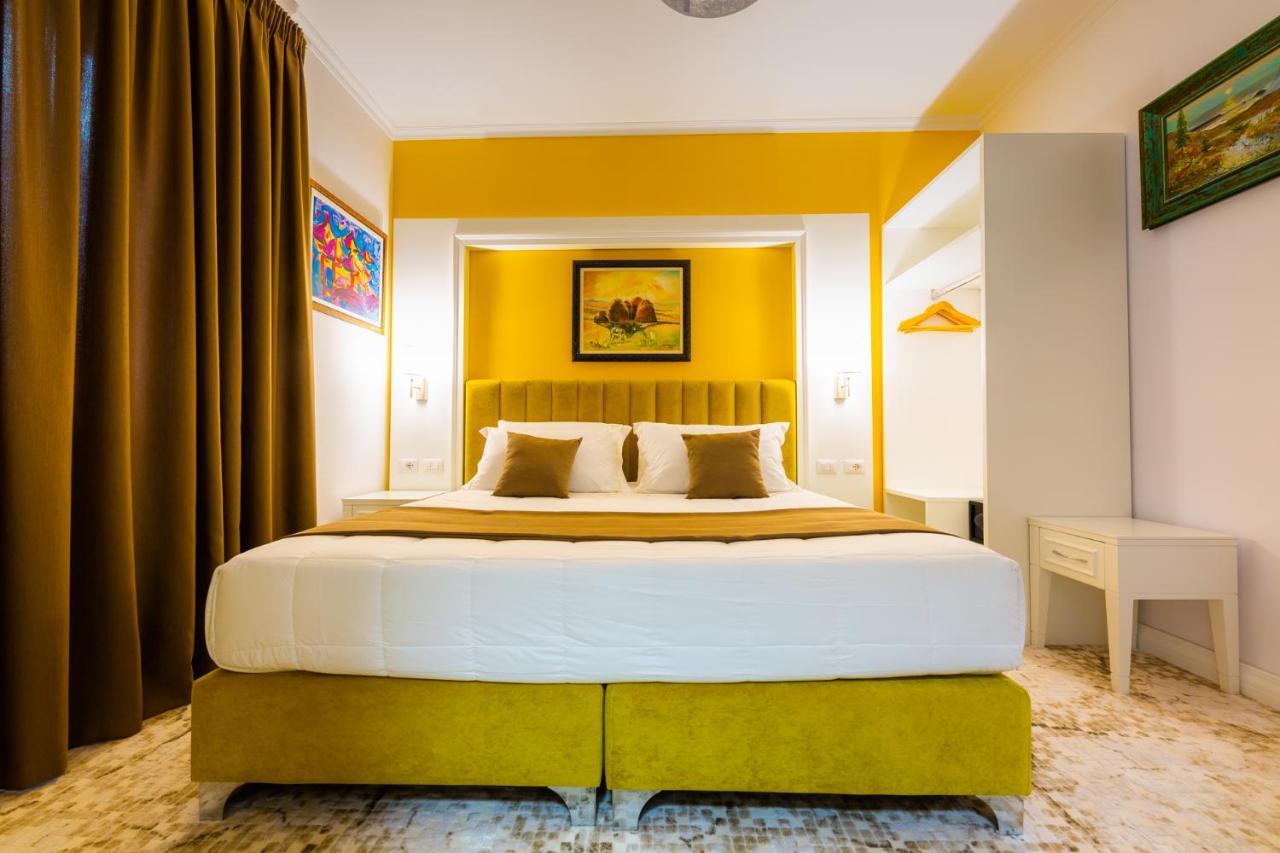 Art Hotel Tirana Esterno foto