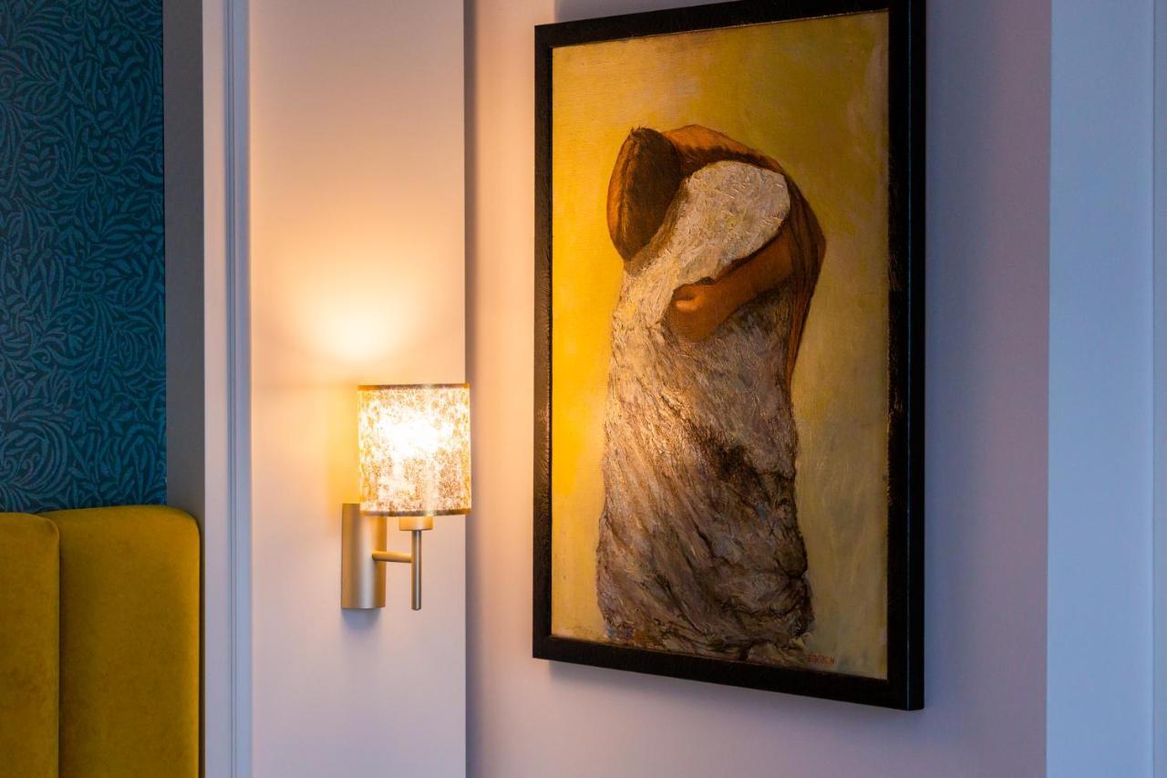 Art Hotel Tirana Esterno foto